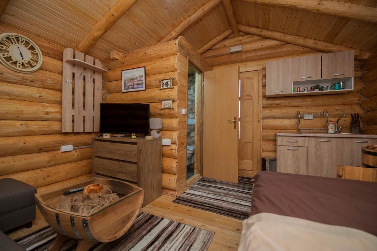 Studio - Apartmani Brvnare 特雷比涅 外观 照片